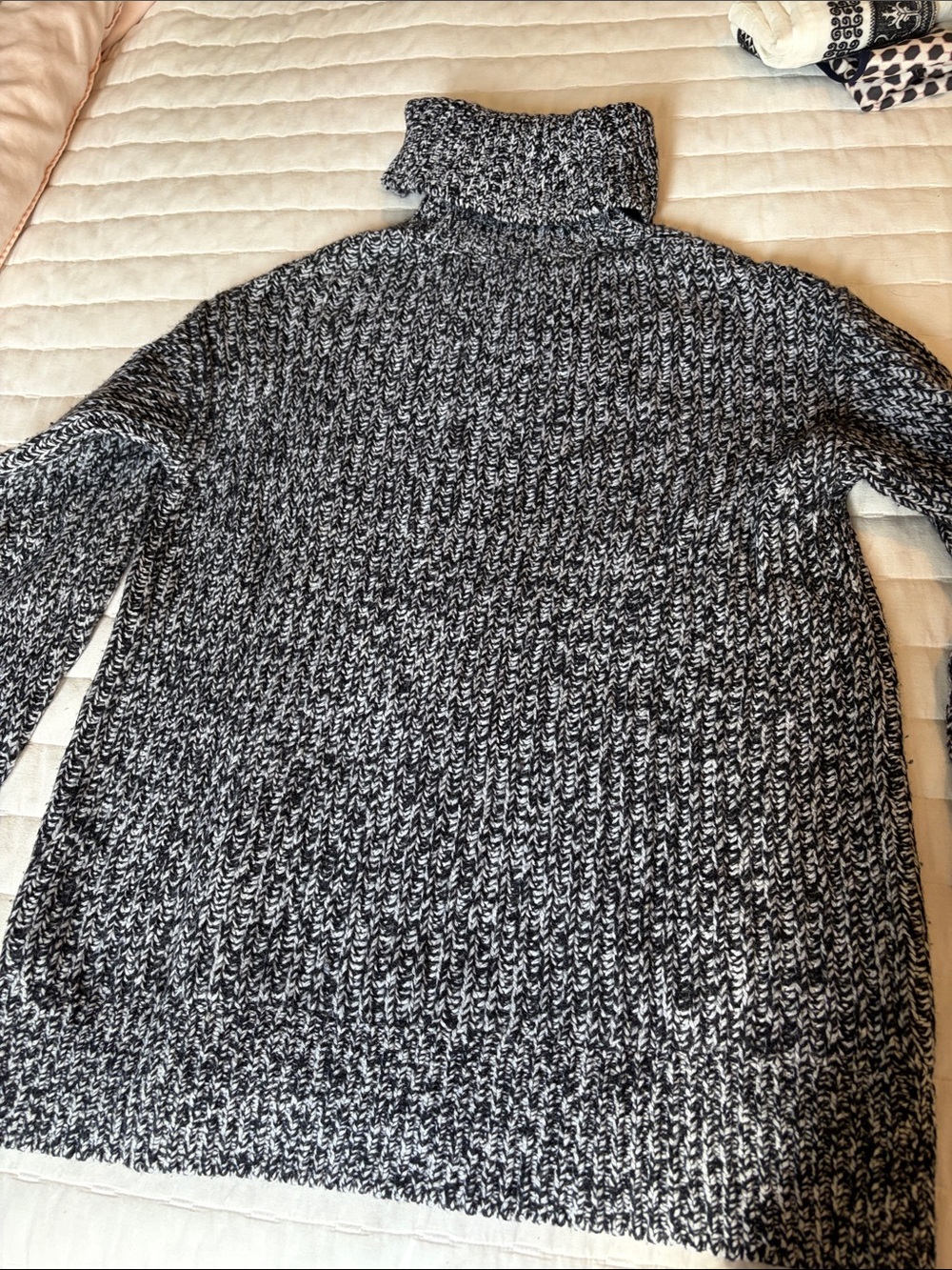 Everlane Black & White Marled Turtleneck Sweater (oversized) - Picture 4 of 4